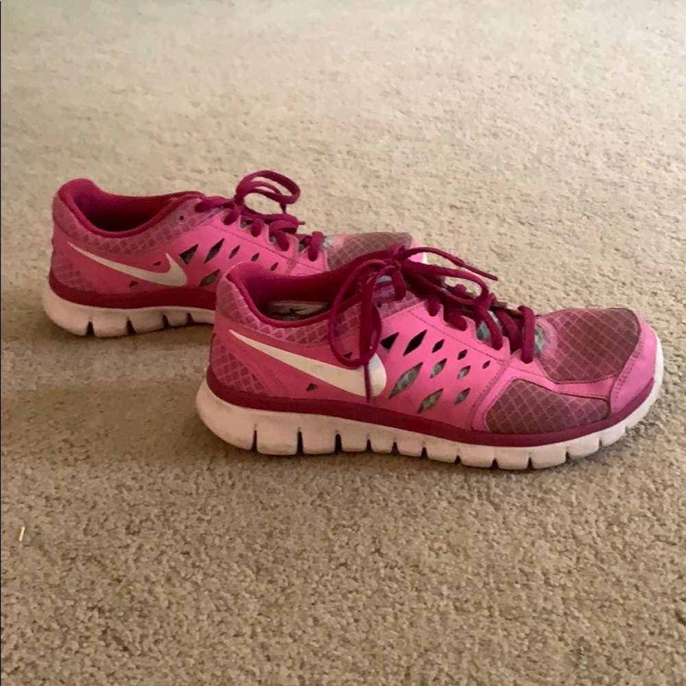 Pink Nike Tennis Shoes